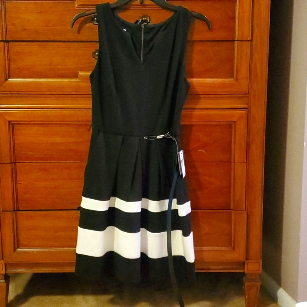 IZ byer size 5 adorable black and white dress with belt NWT